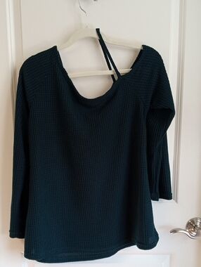Waffle Knit Long-Sleeve Cold Shoulder Top in Dark Teal. Size Large